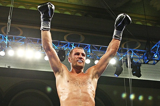 Экс-чемпион WBA, WBO и IBF Ковалев прошел взвешивание перед прощальным боем