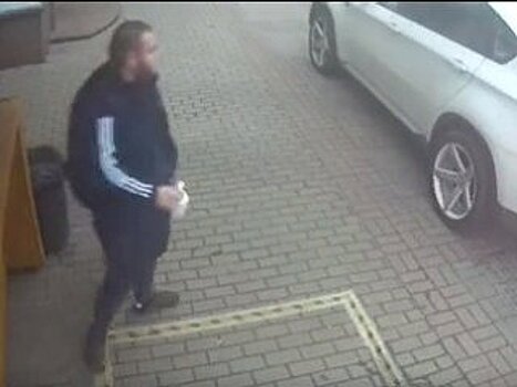 В Уфе молодой мужчина на иномарке украл антисептик из общепита