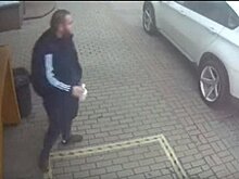 В Уфе молодой мужчина на иномарке украл антисептик из общепита