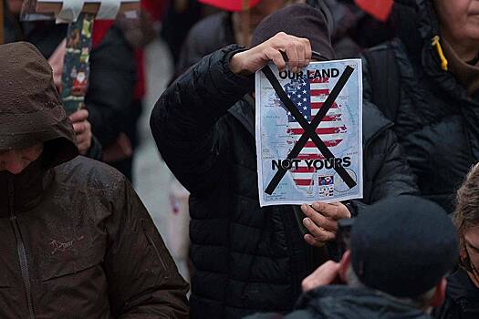 Мужчина попытался поднять флаг США в столице Гренландии и поплатился