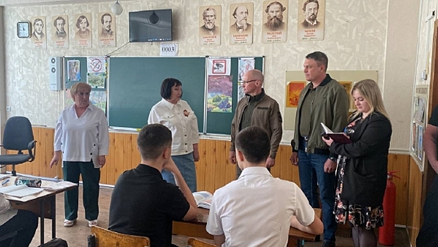 Сергей Кириенко прибыл в ЛНР: причины