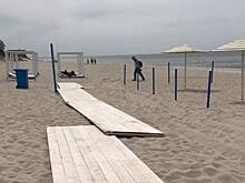 На пляже в Янтарном приступили к строительству променада