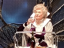 95-летняя народная актриса играет четыре спектакля в месяц и мечтает поехать на кинофестиваль