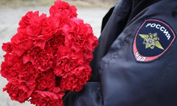 В Ненецком автономном округе полицейские, общественники и ветераны УМВД  почтили память погибших коллег