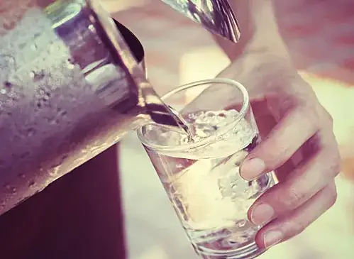 7 простых способов пить больше воды в течение дня