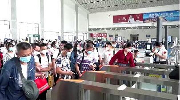 Китайцы дружно отправились путешествовать