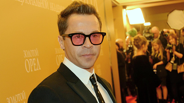 Павел Деревянко вышел в свет с дочерьми: видео Super