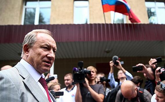Власть пытается заставить замолчать оппозицию и журналистов, но получается плохо