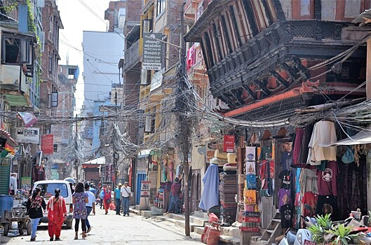 Почему в Непале все коммуникации падают на головы