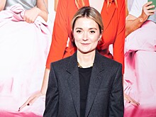 Премьера «Давай разведемся!»: Анна Михалкова пришла в вечернем платье, а ее сестра Надежда — в скромном жакете