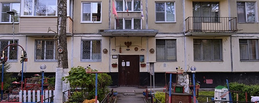 Ксению Собчак напугал двор на улице Бассейной в Петербурге