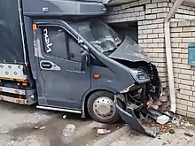 «ГАЗель» влетела в забор дома под Дзержинском