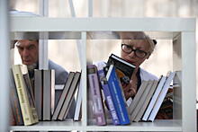 Жители Таганки передали библиотечному фонду центра «Мастер» две редкие книги