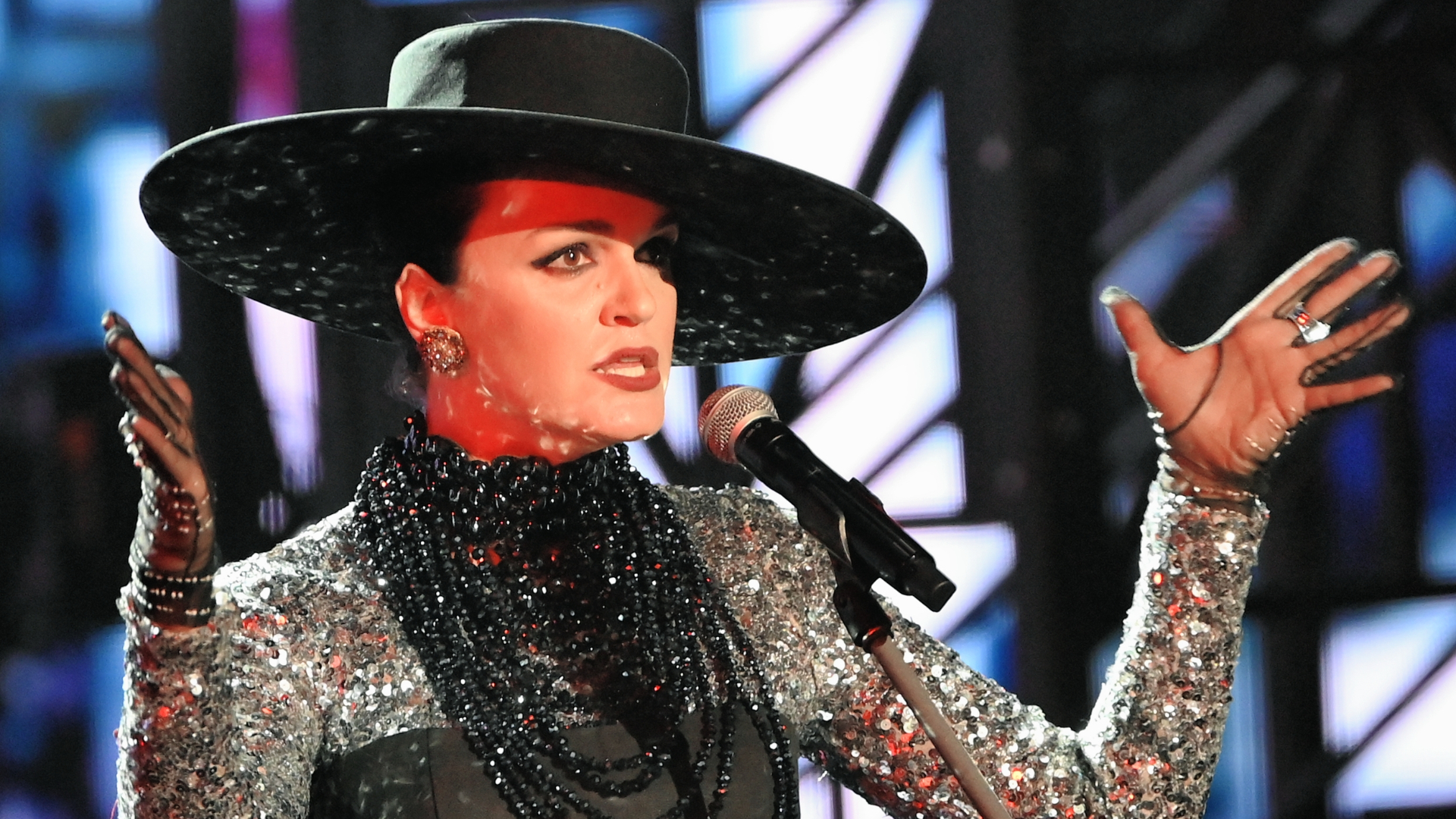 Певица Слава призналась, что пьет изза отсутствия мужчины и расплакалась