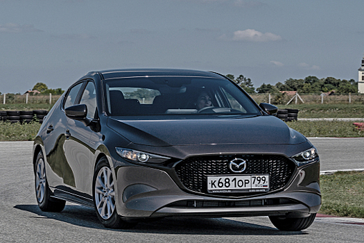 Длительный тест Mazda3. Часть 2: взгляд изнутри