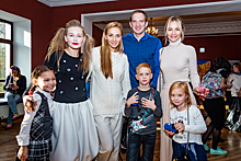Дети Татьяны Навки, Андрея Бурковского, Юлии Пересильд приняли участие в благотворительном мероприятии