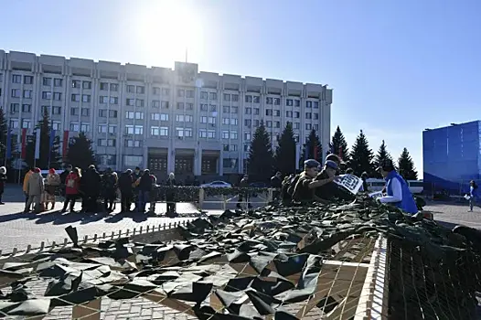 Волонтеры Победы провели на площади Славы в Самаре масштабную акцию