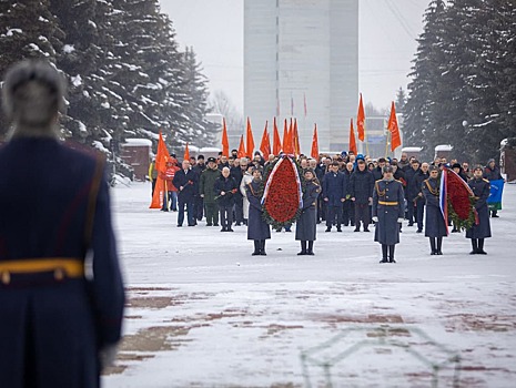 Куряне почтили память героев
