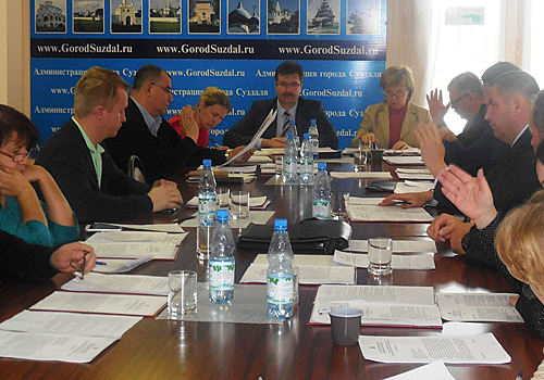 И кто его знает, чего там решают?