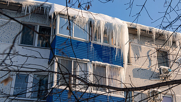 Кто должен убирать снег с балконов? Отвечают эксперты