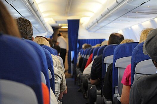Эксперт оценил риск заражения коронавирусом на борту самолета