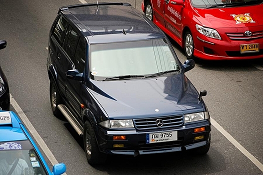 В 90-е SsangYong Musso вполне официально продавали под брендом Mercedes