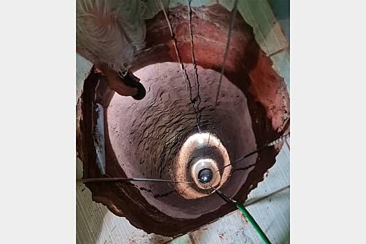 Пенсионер выкопал огромную яму под кухней и провалился в нее