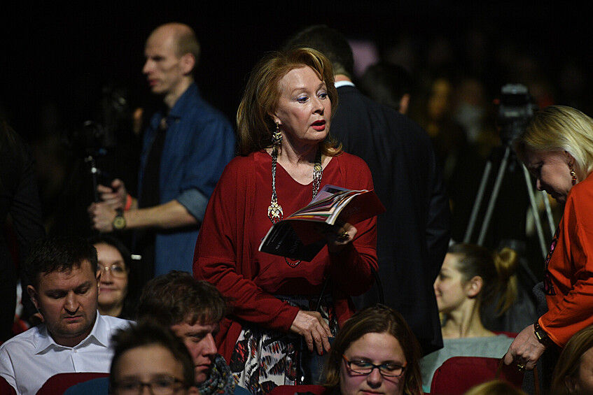 Актриса Лариса Удовиченко во время премьеры фильма Макса Нардари «Любовь прет-а-порте» в кинотеатре «Каро 11 Октябрь» в Москве, 1 марта 2017 года