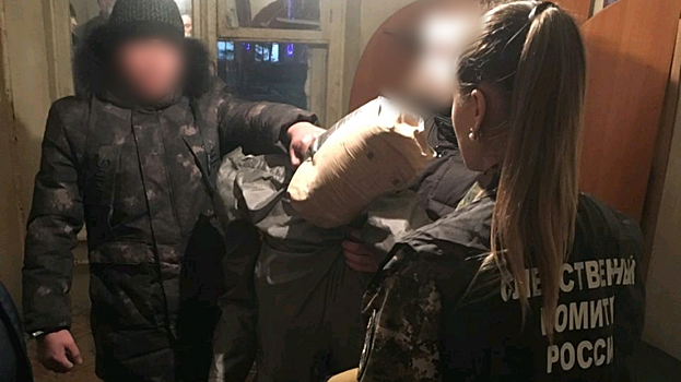 В подъезде саратовского дома обнаружили неопознанный труп