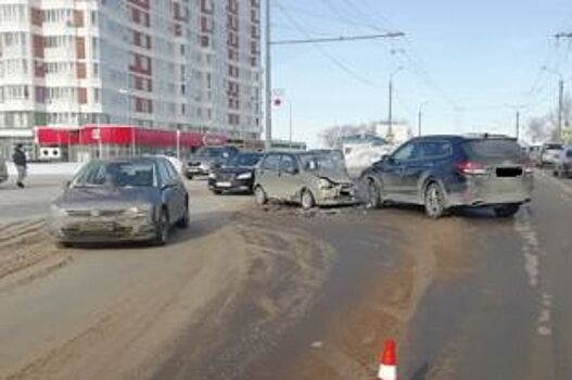 В Оренбурге на пр.Победы в аварии пострадали несколько человек