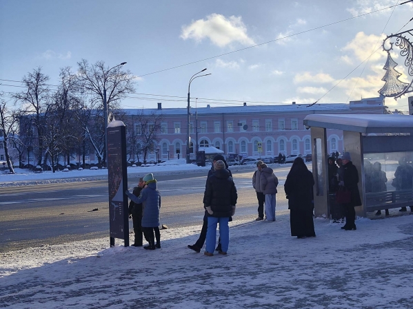 Сколько людей автобусы ежедневно перевозили в Мурманской области в 2023 году