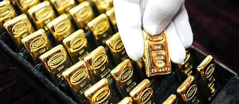 Золото подешевело на росте доллара