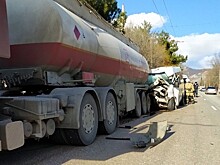 В Крыму столкнулись автобус и цистерна
