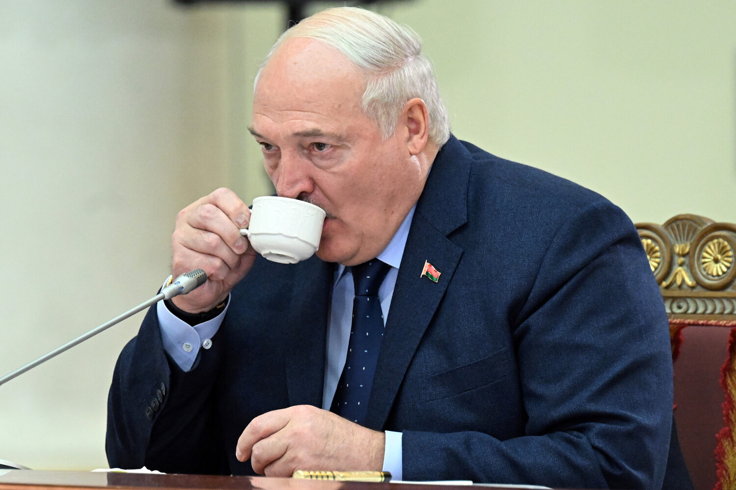БЕЛТА: Лукашенко поручил насытить рынок белорусскими автомобилями
