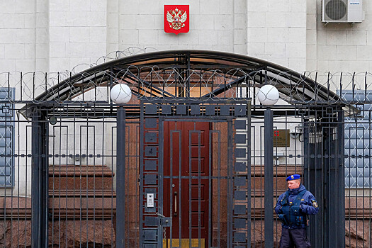 «То ли пропаганда, то ли угроза»: NYT сообщила об эвакуации с Украины семей российских дипломатов