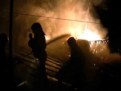 Дознаватели выясняют причину пожара в Красноярске