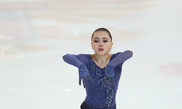Камила Валиева сменила платье и выиграла этап Кубка России