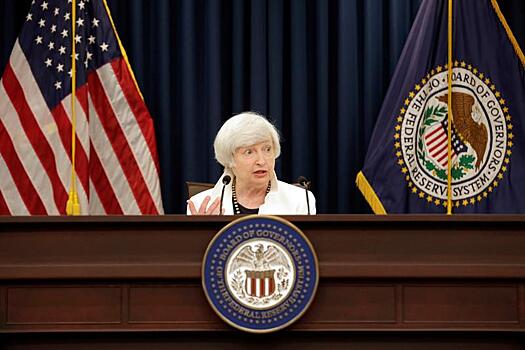 ФРС указала на рост экономики и сдержанную инфляцию