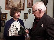 Сотрудники центра соцобслуживания Текстильщиков поздравили участника Великой Отечественной войны с юбилеем