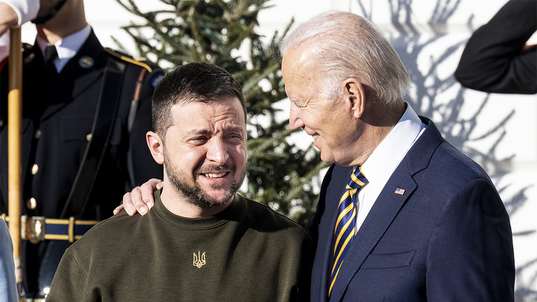 Зеленский о конфликте на Украине: Байден не смог, а Трамп сможет