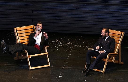 Рэйф Файнс изобразил героя "Бриллиантовой руки" на форуме в Петербурге