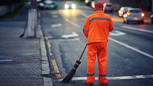HeadHunter: Дворники, токари и сварщики возглавили список дефицитных профессий в России