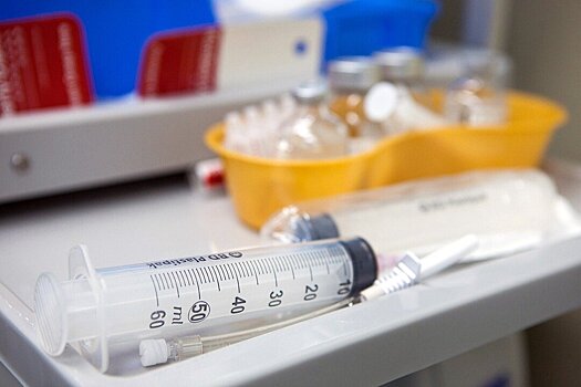 В Германии мужчина сделал 90 прививок от коронавируса, чтобы продавать поддельные справки