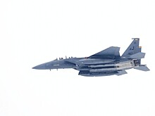 США перебросили к Ирану полсотни истребителей