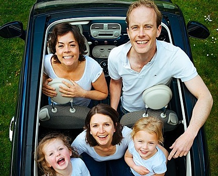 Школьник из Алтуфьева разработал наклейку на автомобиль для многодетных семей