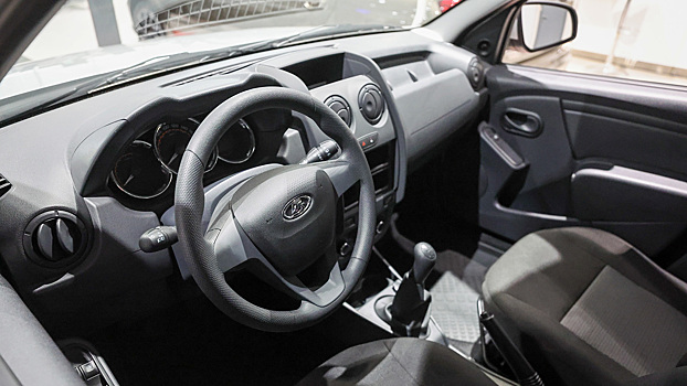 АвтоВАЗ назвал причину проблемы с рулевым управлением на Lada Largus