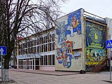 В Ростове обеспокоены судьбой мозаики на фасаде переданного РПЦ театра