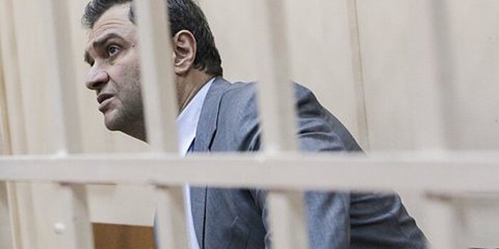 Суд оставил под арестом Пирумова