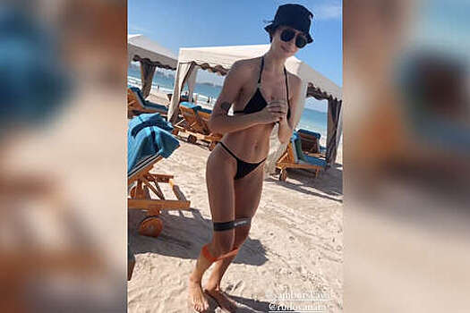 Настасья Самбурская показала, как приседает в купальнике на пляже в Дубае