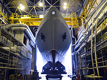 В Санкт-Петербурге проведена уникальная операция по извлечению композитного корпуса корабля ПМО «Анатолий Шлемов» из матрицы Средне-невского судостроительного завода